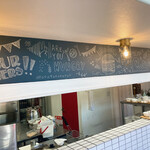 ハンバーガー モミジ - こんな黒板アートもお友達に描いてもらったそうです！