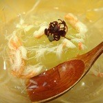 旬味ひげ - 2013.5冷製冬瓜のカニ身あんかけ。
      ひと手間かけた彩りが美しい。