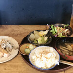 Sakenomidokoro Hanauta - 本日の炭火焼魚定食