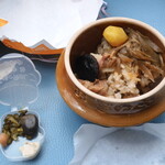 Toge no Kamameshi Honpo Ogino-ya Karuizawa Eki Uriten Shinano Kamameshi Uriten