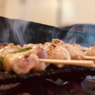 備長炭で焼いた串焼き、創作料理が堪能できる