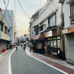 Ramen Tei Hinariryuuou - 店舗前の道
