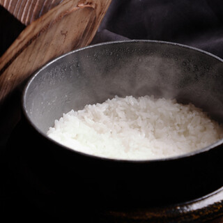請品嘗用佐賀縣的“佐賀日和”慢慢窯煮的銀壽司飯。