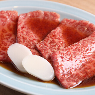 職人が厳選したA5ランクの黒毛和牛を丁寧に仕込みご提供