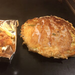 うまいもん横丁 - お好み焼きはソース無しで提供。ソースはお好みで