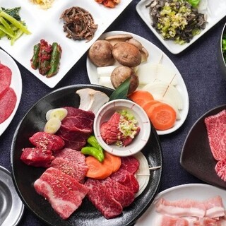 The popular all-you Yakiniku (Grilled meat) can-eat yakiniku course starts from 3,278 yen.