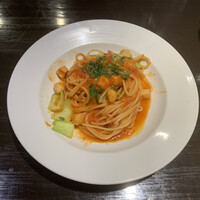 アンティヴィーノ - 小柱と青梗菜のトマトソース