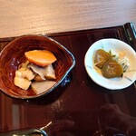 Keishouan Shirotori Sou - ○筑前煮
                      これは凄く鶏山出汁の旨味が出てる❕
                      もっと食べたいと思えた。
                      
                      ○漬物
