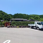 Keishouan Shirotori Sou - 店舗外観と駐車場
                      キチンと❔（笑）
                      こんなにも高級店に見えるのに
                      リースの4トンダンプで来ちゃったwww