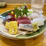 池下料理店 オオツボ - 天然刺身盛り合わせ(天然本マグロ赤身、〆さば、梅雨イサキ、太刀魚焼き霜造り、剣先イカ、ハモ焼き霜造り)