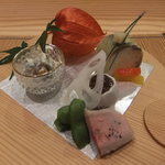 温味 - 2013/08　八寸　柿の白和え　ただ茶豆　小肌棒寿司など