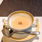 洋食 つばき - 奥に隠れている洋風出汁が美味しさの秘密かなと思い 帰り際お店の方に聞いたら、やはりたっぷりの牛肉を使っているそうですよ〜さすが肉屋さん！見えないところまで手を加えて美味しくしているんですね☆