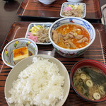 もつ煮屋 日の出食堂 - 