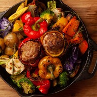 溢れる肉汁！！ 丸ごとパプリカハンバーグ& グリル野菜（2～4名様サイズ）
