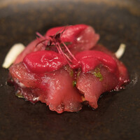 スブリム - ランチコース 9680円 の鰹のマリネ 大葉とバジルのソース