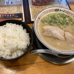 博多ラーメン 片岡屋 - ラーメン(並)とごはん(大)