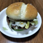 Makudo narudo - 炙り醤油風ベーコントマト肉厚ビーフ