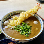 びっくりうどん - えび天入り牛すじカレーうどん