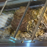 すし物語季の風 - 左から黒北寄貝→帆立貝→真牡蠣（仙鳳趾）