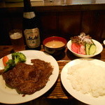 ビーフシチューとハンバーグステーキのお店 BUN吉 - 特選牛ステーキと瓶ビール