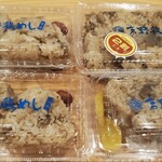 吉野鶏めし保存会 - しかもおにぎりでないパック1つは地元のスーパーで2割引き(笑)