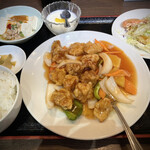 中華料理 味道 - ■酢豚定食 1,188円（サラダ、スープ、小鉢、ザーサイ、デザート付き）