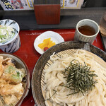 名物げそ天丼と自家製うどん お多福 - 