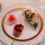 ウィルビウス - 前菜、生牡蠣がめちゃ美味しい！ハート♡のウェハースを使った一品も可愛い。すべて美味しかった。