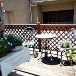 ウィルビウス - お店の外のテラス
