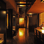 小布施 寄り付き料理 蔵部 - 廊下の奥に巨大な樽