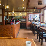 天下一品 - そば屋みたいな店内。