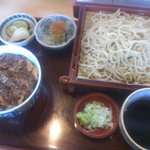 牛肉丼セット　1060円