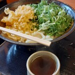 香の川製麺 - たっぷりトッピングとかけ出汁（お茶じゃないよ）