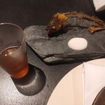 フロリレージュ - (2023/6 訪問)稚鮎の素揚げととうもろこしのコンソメスープ。