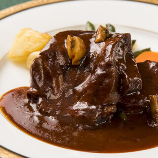An exquisite menu that takes advantage of the carefully prepared “Demiglace sauce”