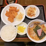 龍美 - 日替わりランチ（唐揚げ）です