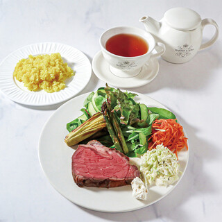 A variety of specialty dishes using HARNEY&SONS tea leaves.