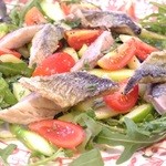 イル バッティクオーレ - 秋刀魚グリーンアスパラとサンマルツァーノトマトのインサラータ