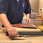 すしやのたい悟 - 鰹準備中