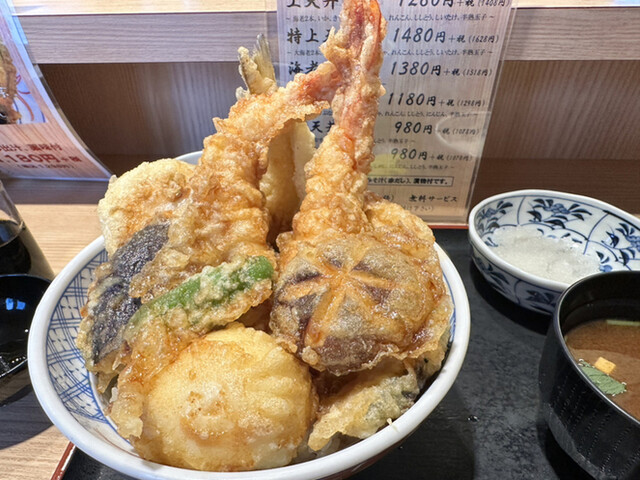 天丼 豪華やけどお手頃価格ないわゆる”全部のせ”。さん天の『グランド