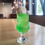 Cafe Seeds - ドリンク写真:喫茶店のクリームソーダ（メロン）