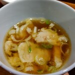 灼味噌らーめん 八堂八 - 鶏皮スープ 100円