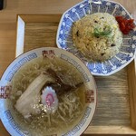 日の出製麺 - ラーチャン 990円