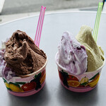 ジェラテリア バンビーニ - 本場のイタリア製ジェラートマシンを使用しているそう。ブルーベリーマスカルポーネが被った！