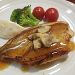 キッチン ブルー グローブ - 姫鯛ボワレのアップ