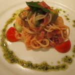 ラ・ヴィータ - まぐろとフルーツトマトの冷製フェデリーニ～バジルとわさびの香りを添えて～
