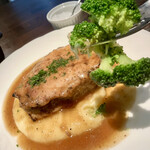 Bistro&Cafe KIZKI - ブロッコリーにマッシュポテト＆ソースを絡めて食べたら、滅茶苦茶うめぇ〜♪この野菜を侮ってはいけない
