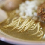 中華ソバ 伊吹 - ポキポキ手前のストレート麺