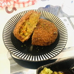 立ち飲み居酒屋ドラム缶 - 海軍カレーコロッケ。