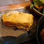 cafe 木蓮 - 厚焼き玉子。少しずつ流通しだしたとは言え、まだまだ。鶏インフル前のクチコミ画像よりは小振りかな？